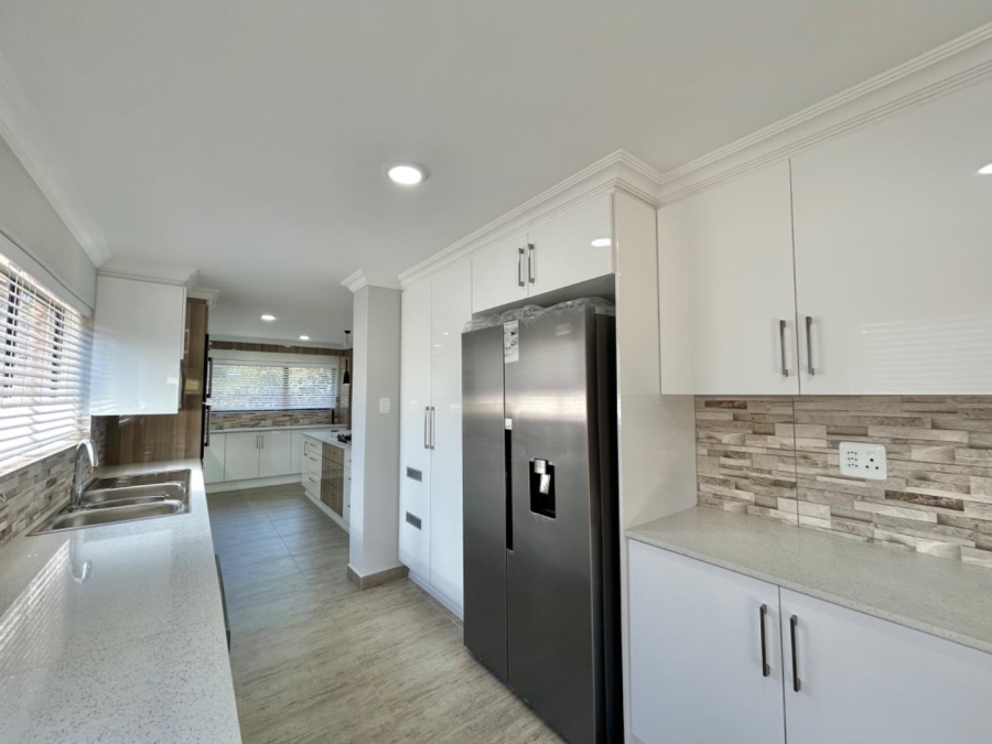 4 Bedroom Property for Sale in Wavecrest Eastern Cape